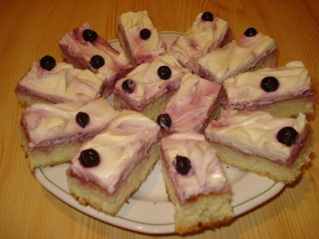 Prajitura cu fructe de padure