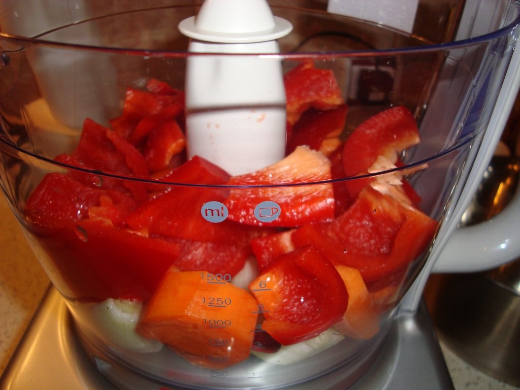 Spaghete cu sos din carne de pui