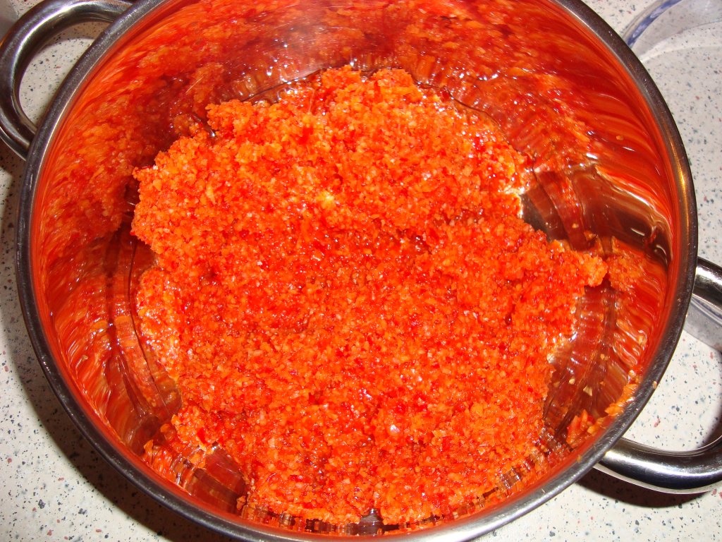 Spaghete cu sos din carne de pui