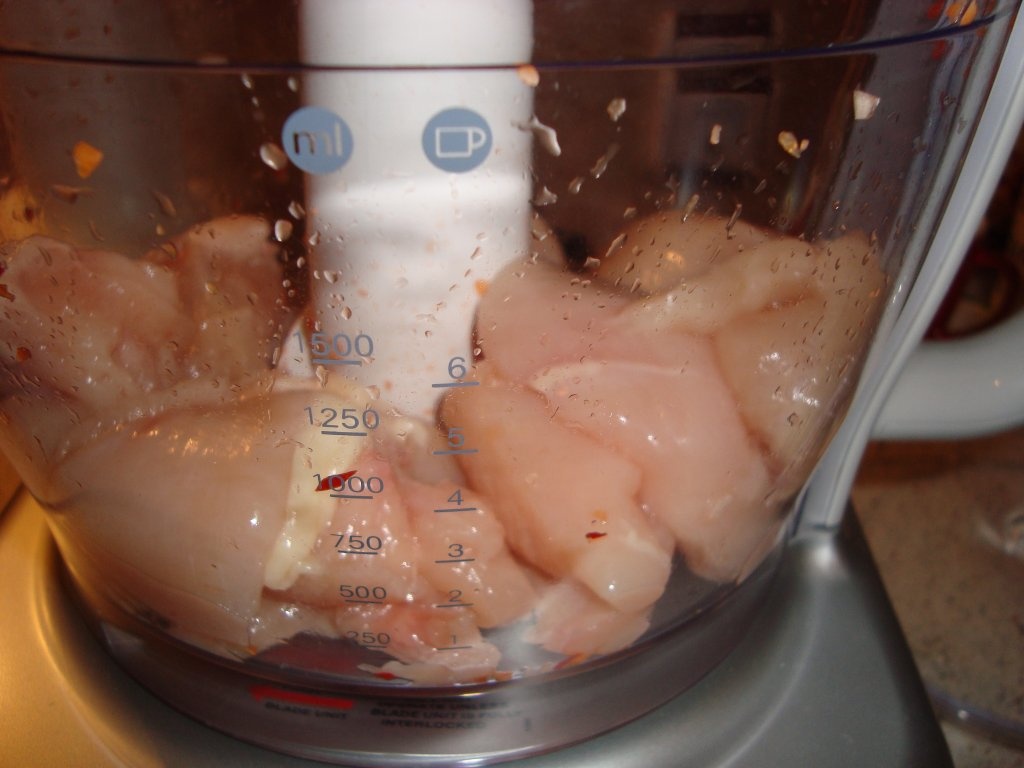 Spaghete cu sos din carne de pui