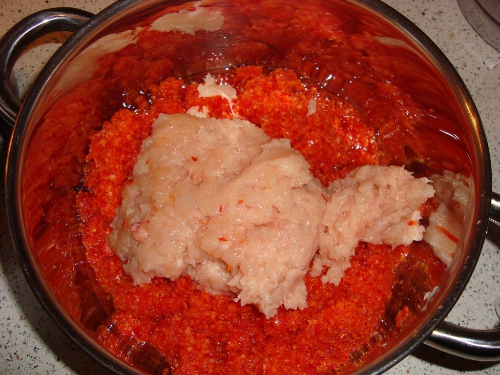 Spaghete cu sos din carne de pui