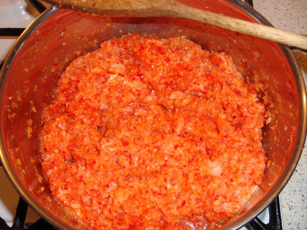 Spaghete cu sos din carne de pui