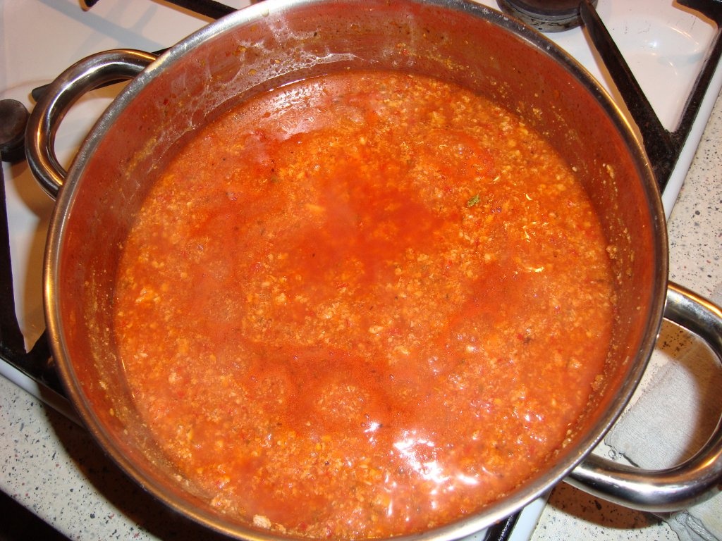 Spaghete cu sos din carne de pui