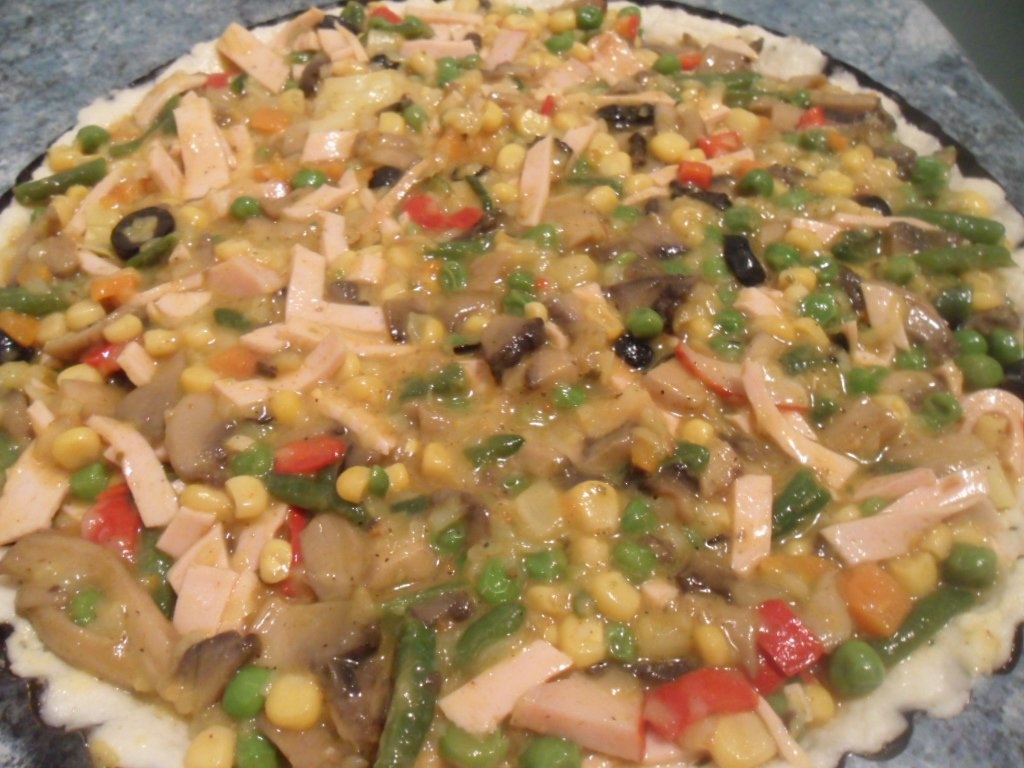 Tarta cu parizer si legume