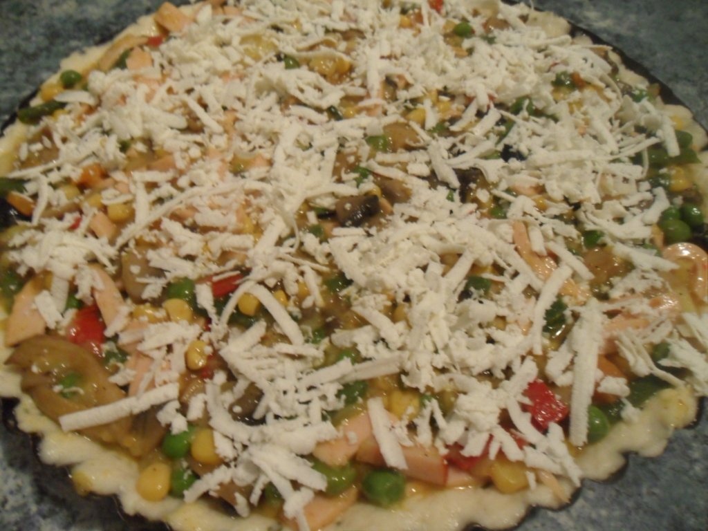 Tarta cu parizer si legume