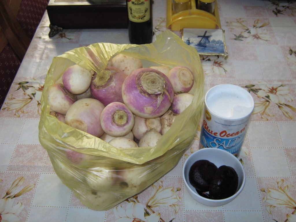 Micul dejun arab-5.Ridichi albe murate( pentru Ade)