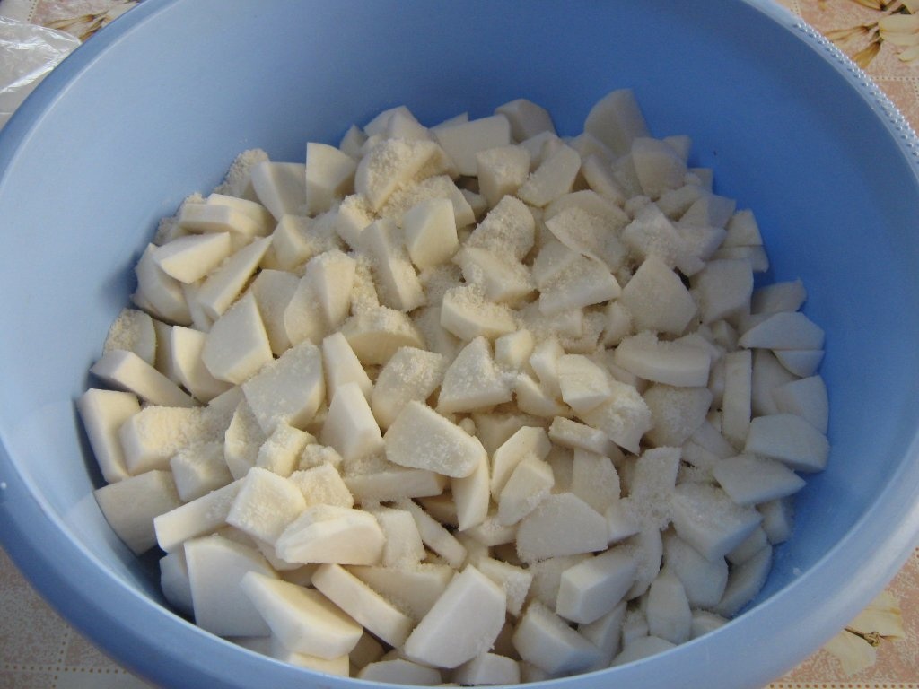 Micul dejun arab-5.Ridichi albe murate( pentru Ade)