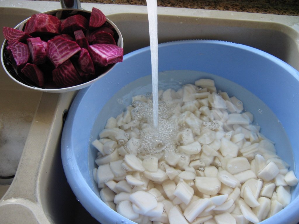 Micul dejun arab-5.Ridichi albe murate( pentru Ade)