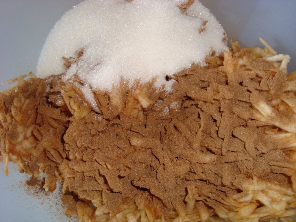 Prajitura cu mere si frisca