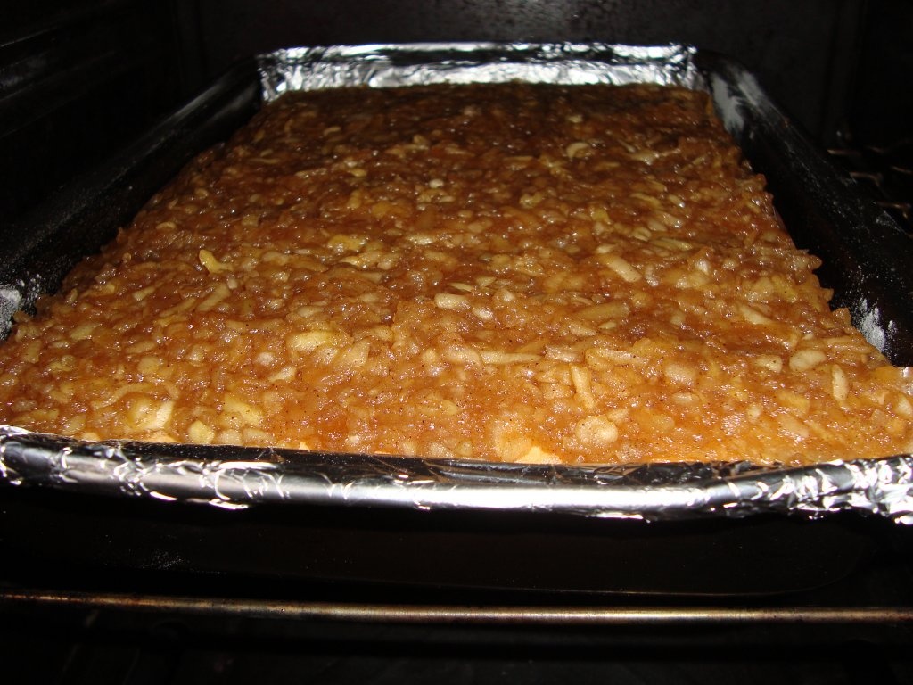 Prajitura cu mere si frisca