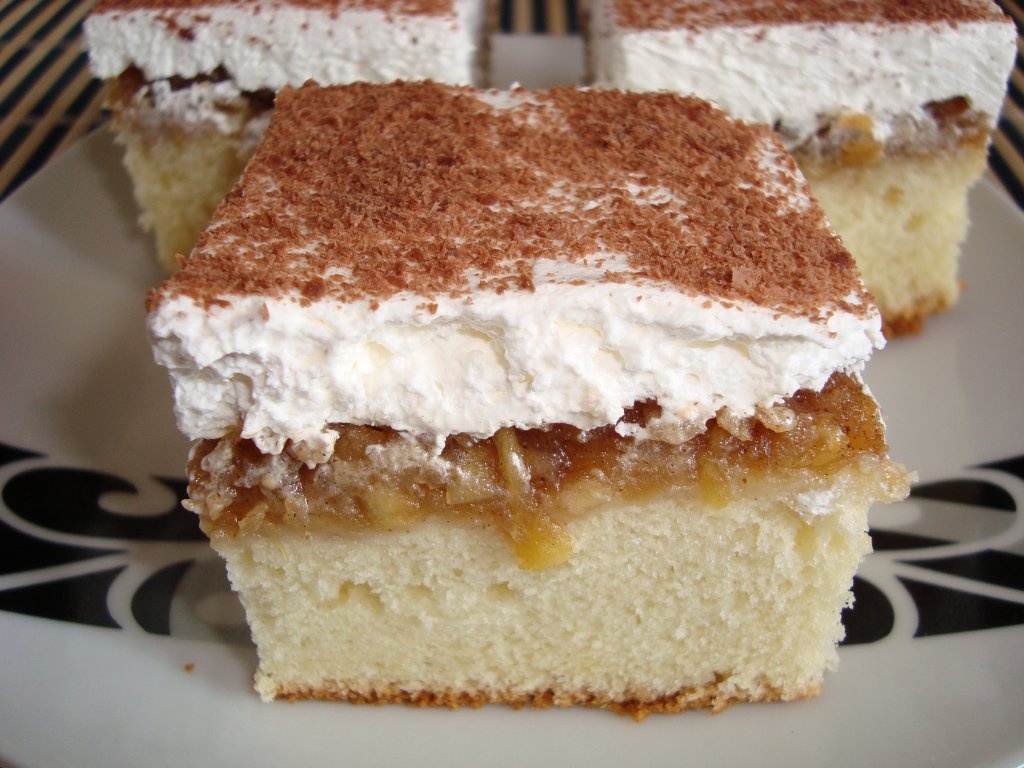 Prajitura cu mere si frisca