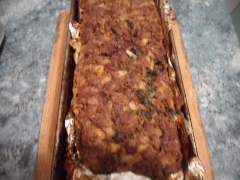 Rulada de carne tocata cu spanac si rosii cu garnitura de legume sote