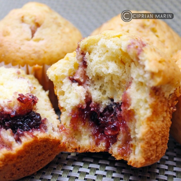 Briose cu dulceata de mure