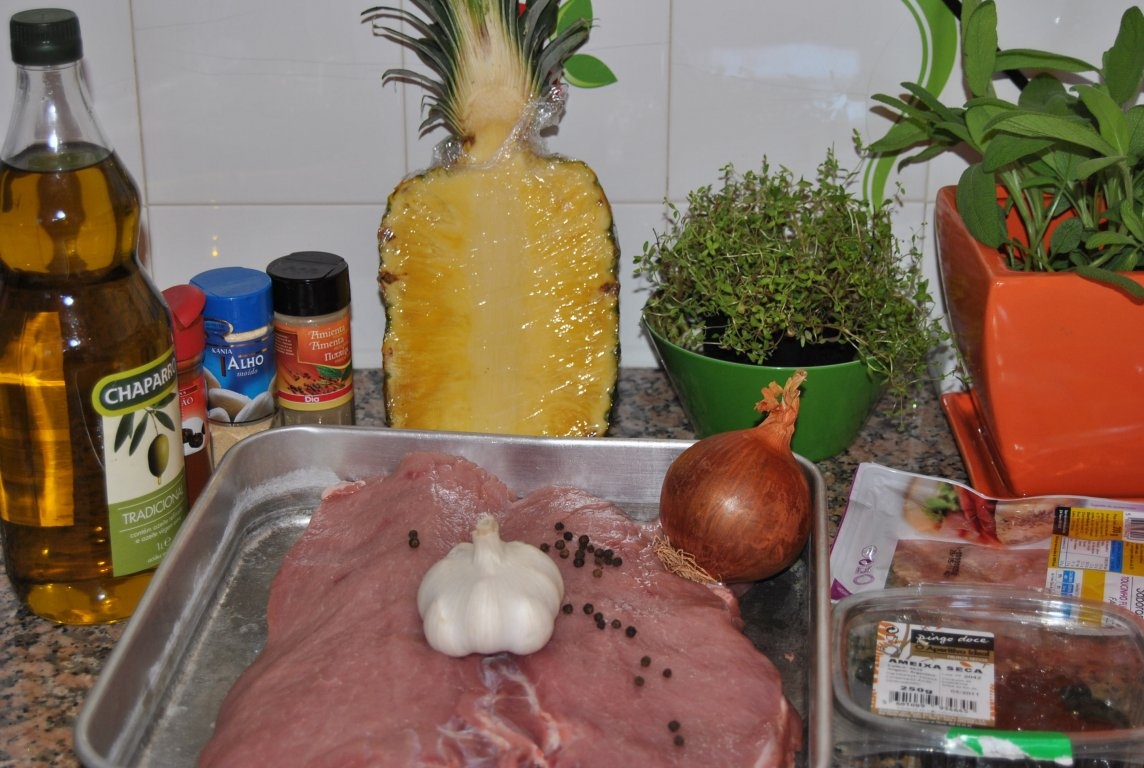 Cotlet de Porc cu Ananas  si  Prune uscate