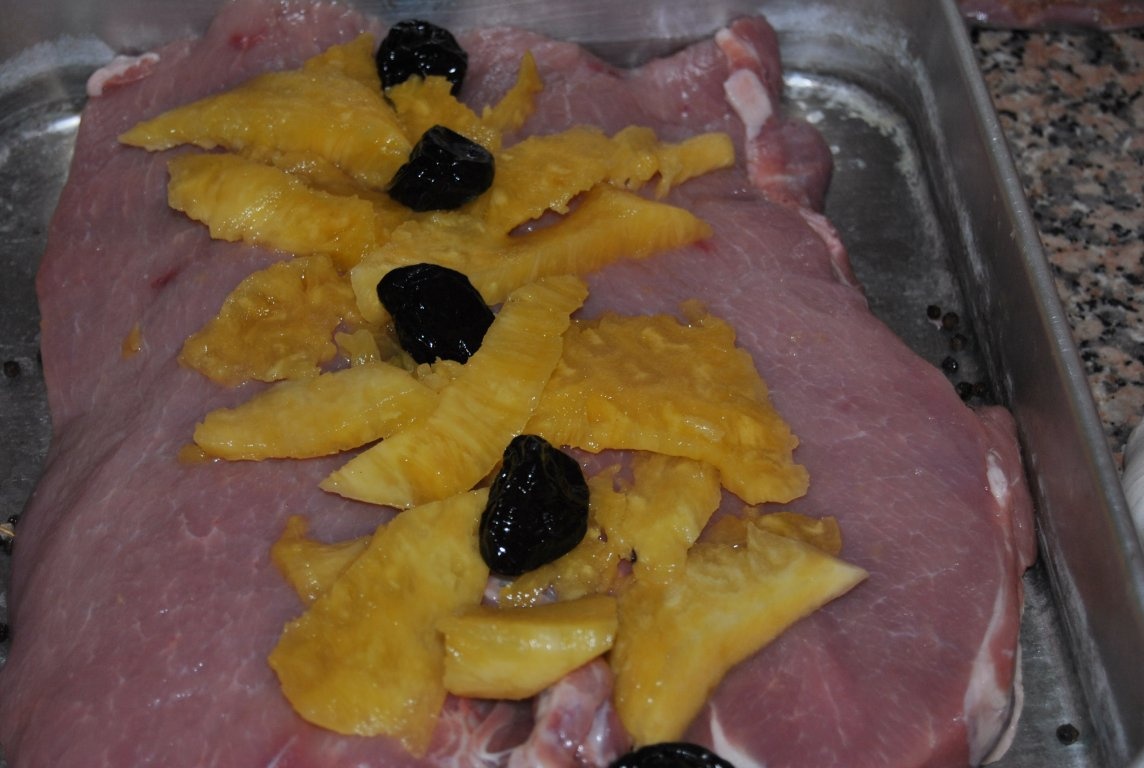 Cotlet de Porc cu Ananas  si  Prune uscate
