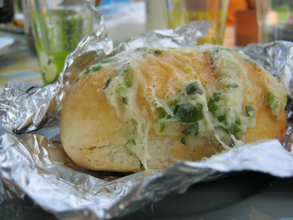 Chifle cu brânză la grătar