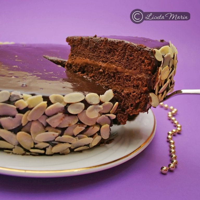 Tort Deliciu de Ciocolata
