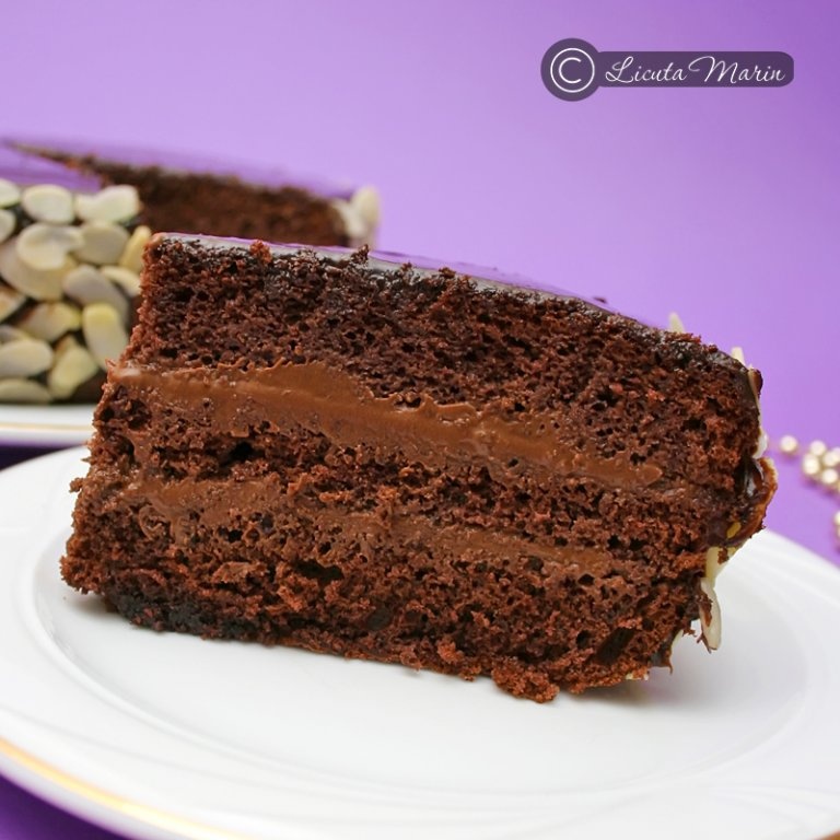 Tort Deliciu de Ciocolata