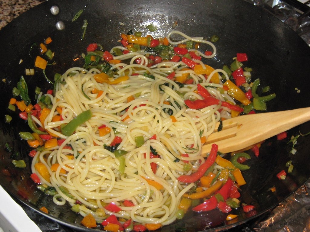 Spaghete cu ardei de 3 culori