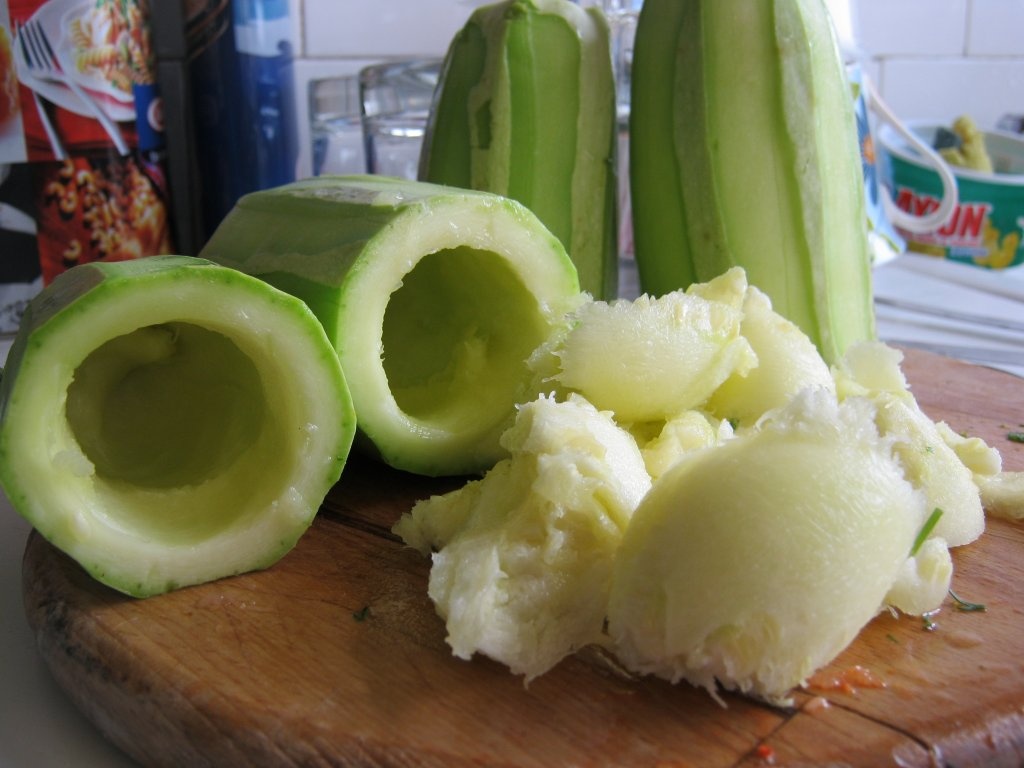 Dovlecei umpluti cu carne de pui