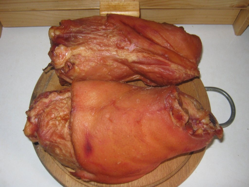 Ciolan afumat pe pat de legume