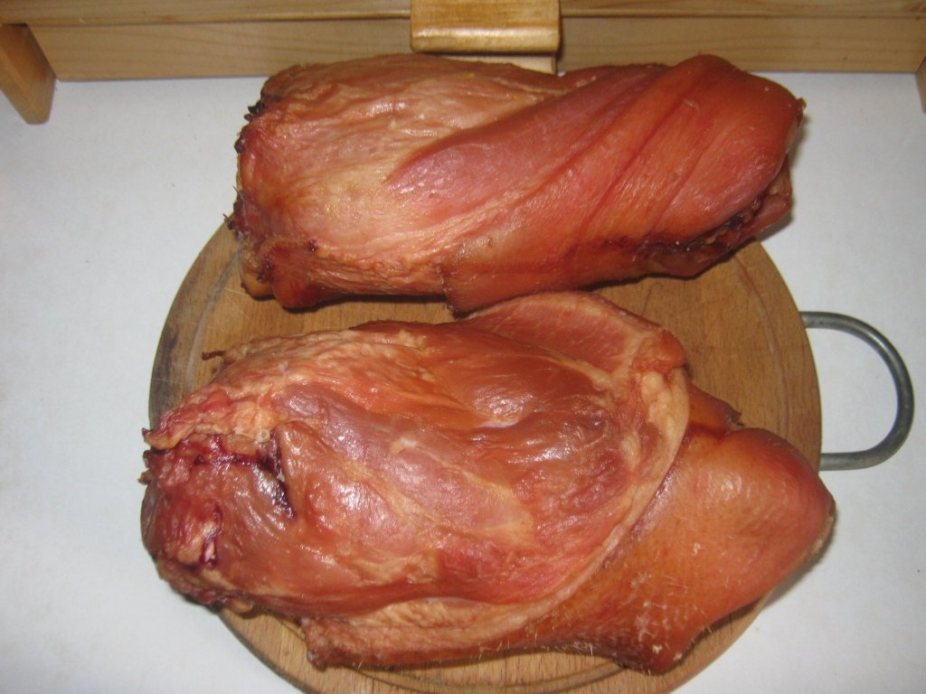 Ciolan afumat pe pat de legume