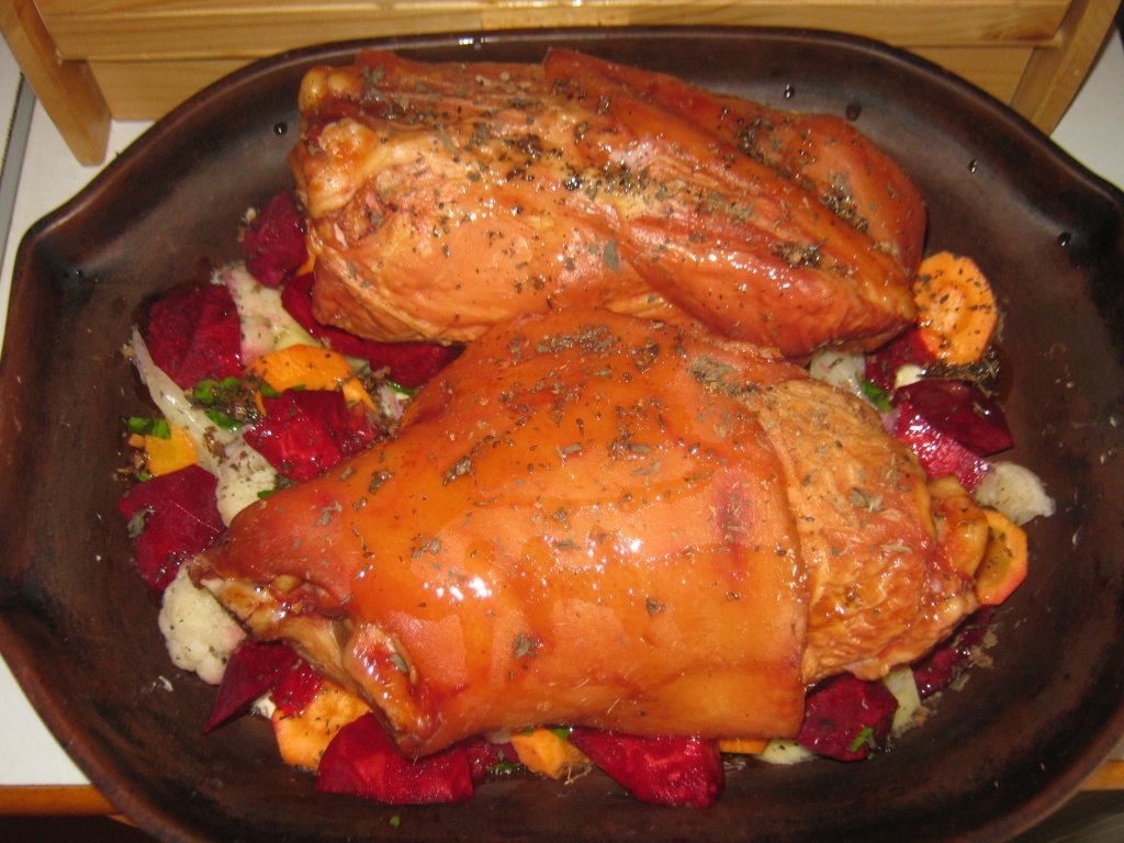 Ciolan afumat pe pat de legume