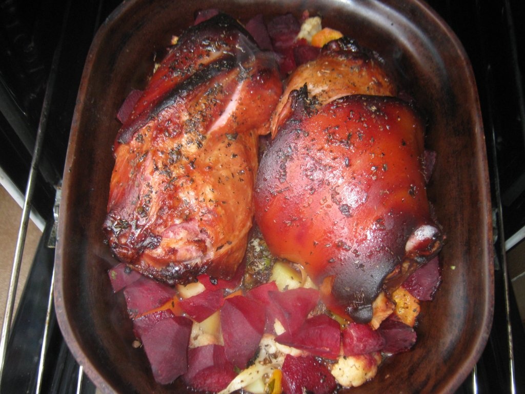 Ciolan afumat pe pat de legume