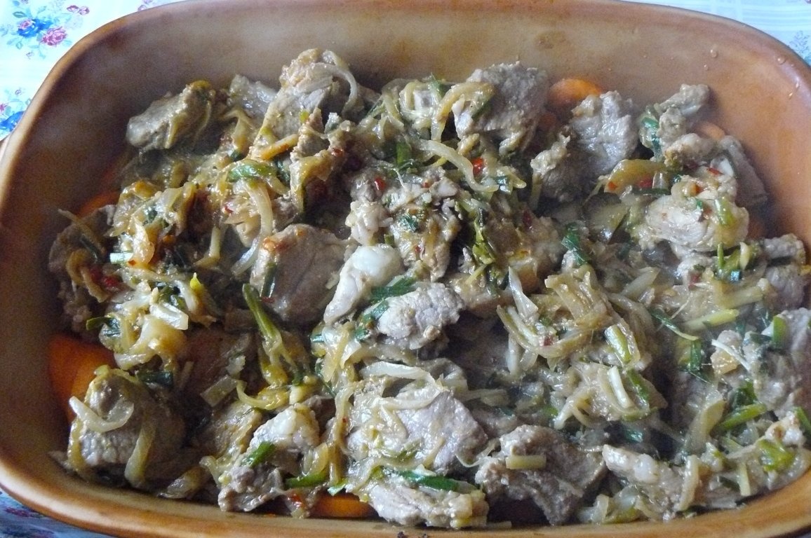 Carne de porc sau de vită cu morcovi şi bere