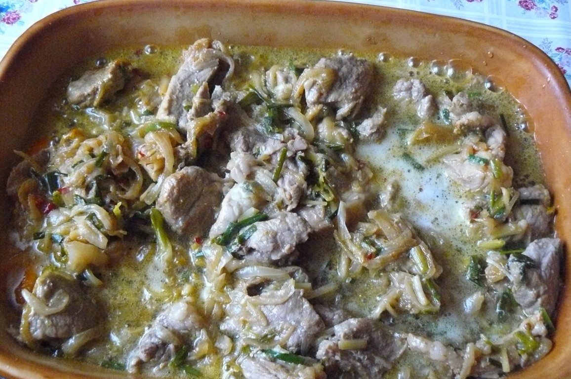 Carne de porc sau de vită cu morcovi şi bere