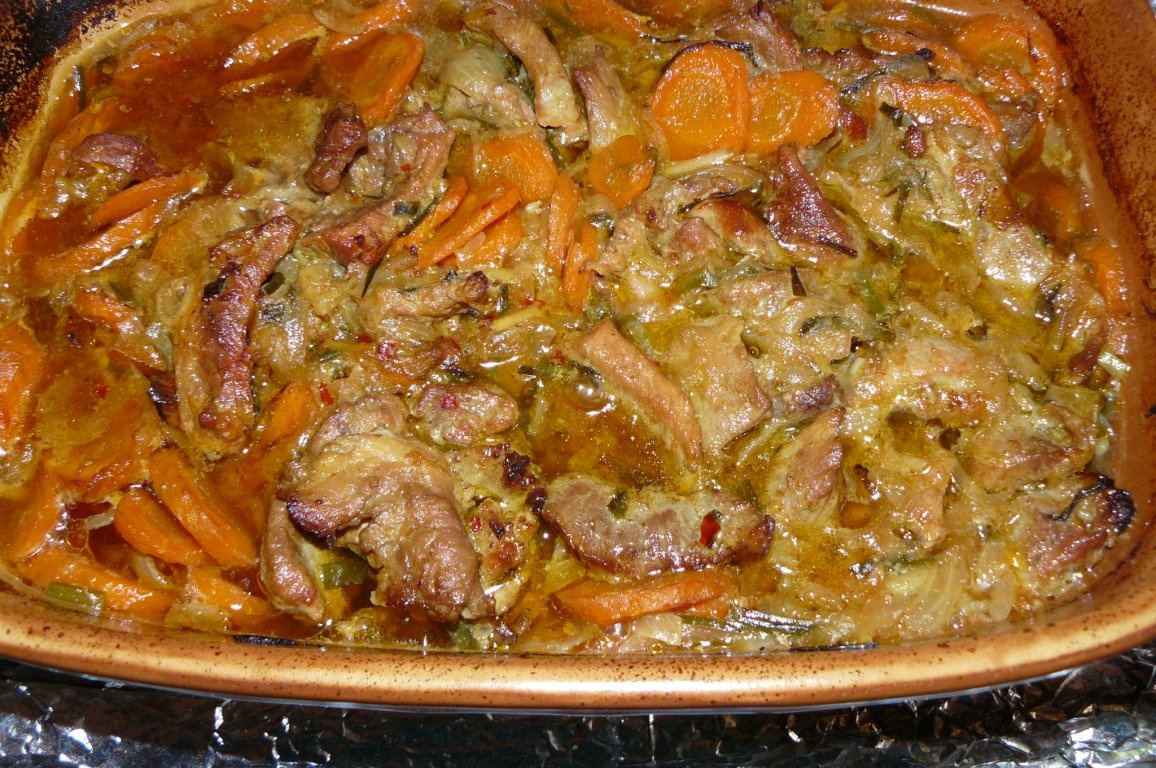 Carne de porc sau de vită cu morcovi şi bere