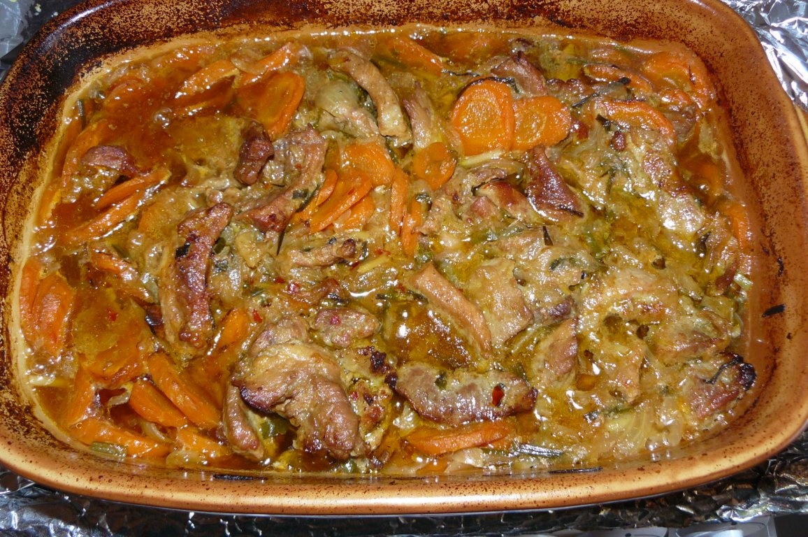 Carne de porc sau de vită cu morcovi şi bere