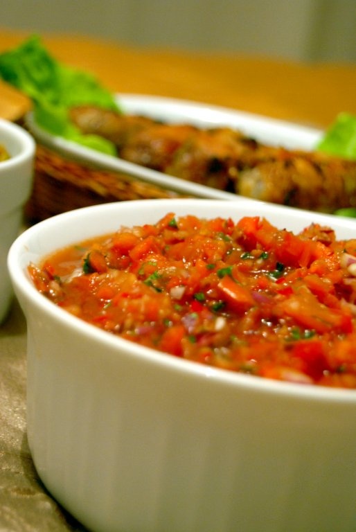 Salata turceasca de rosii si ardei gras