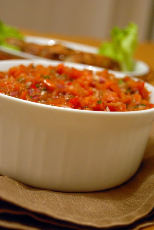 Salata turceasca de rosii si ardei gras