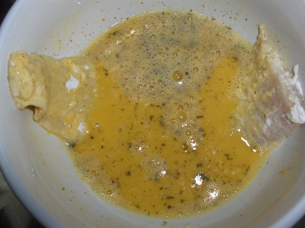 Filete de Pescada  marinate în lapte cu Salvie