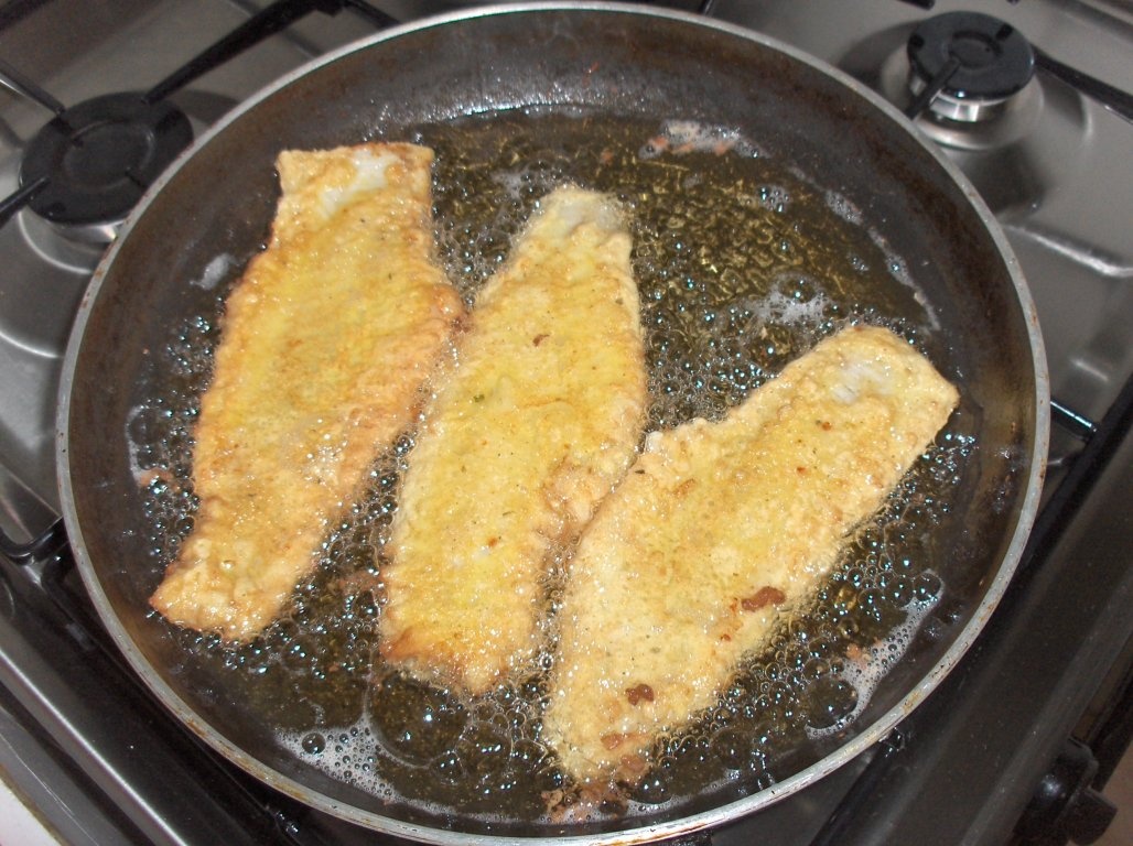 Filete de Pescada  marinate în lapte cu Salvie