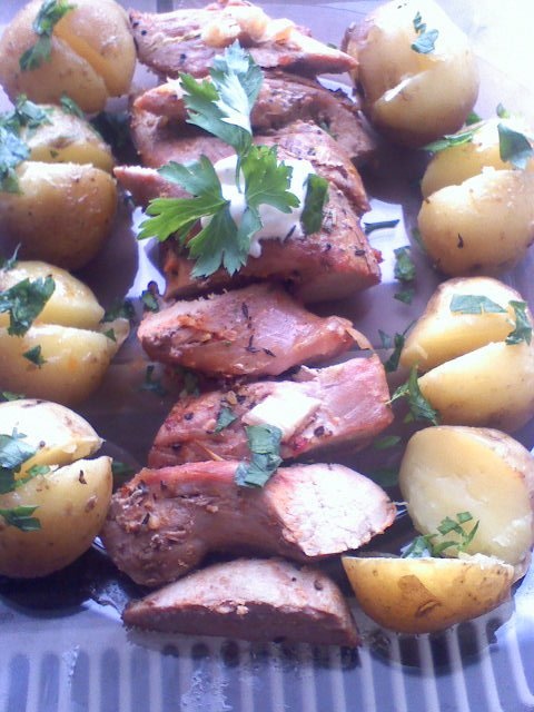 Muschi de porc cu cartofi la cuptor