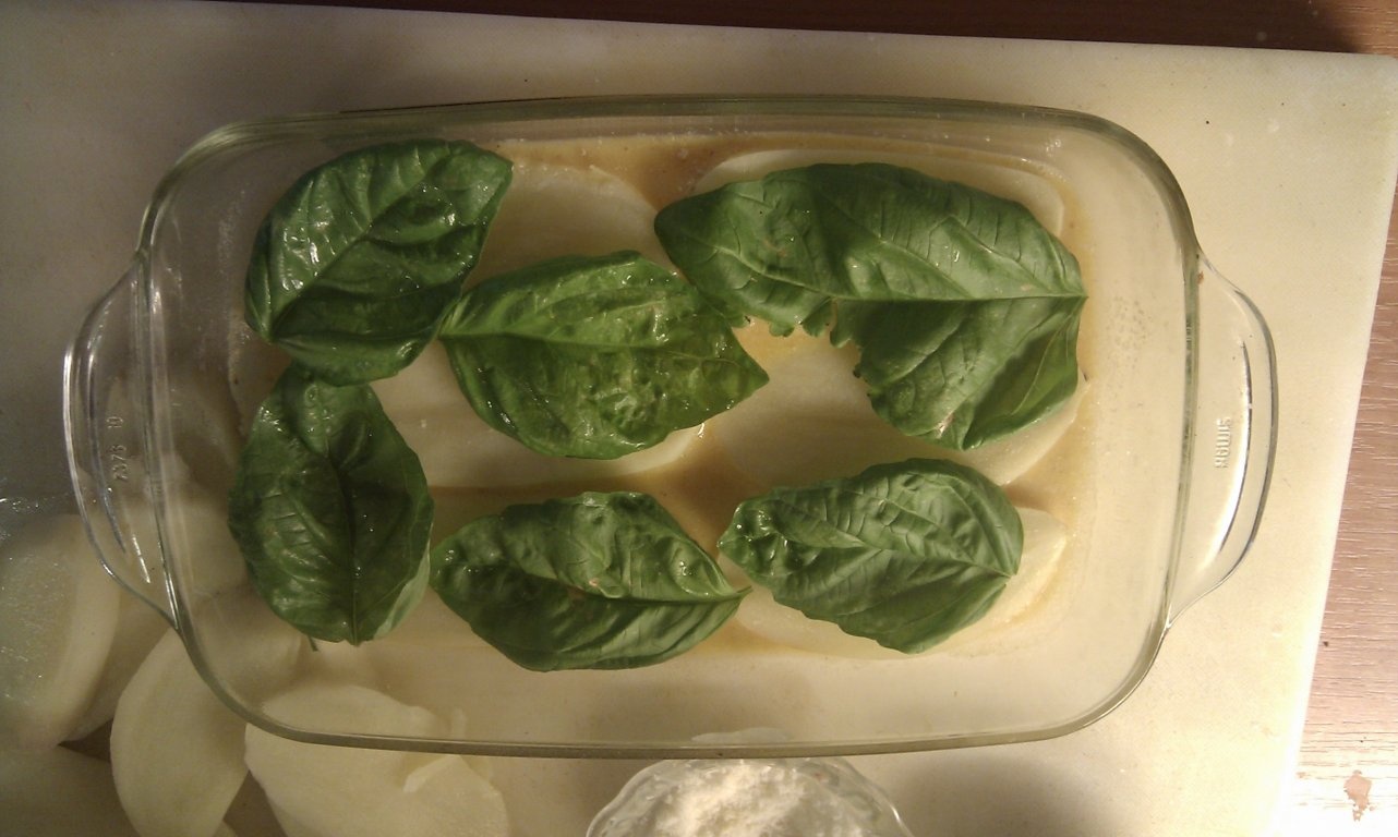 Omleta cu cartofi si busuioc la cuptor