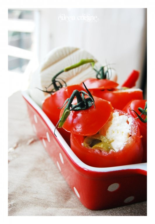 Rosii umplute cu salata greceasca