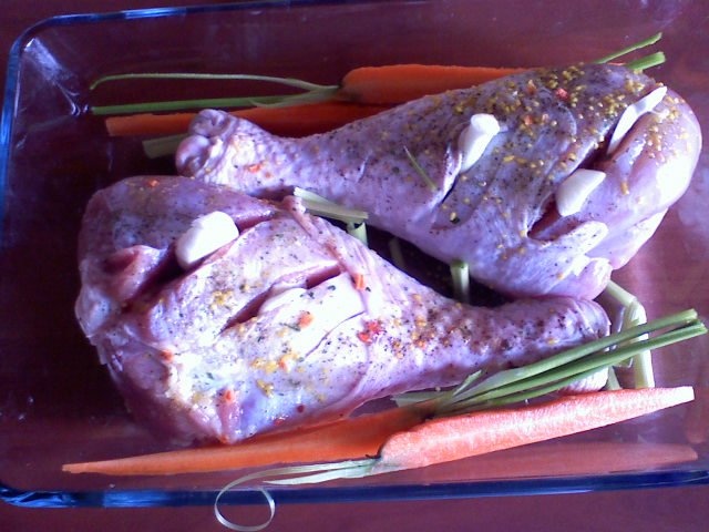 Pulpe de curcan la cuptor  impanat cu usturoi