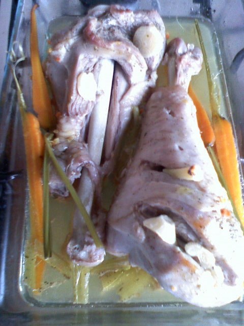 Pulpe de curcan la cuptor  impanat cu usturoi