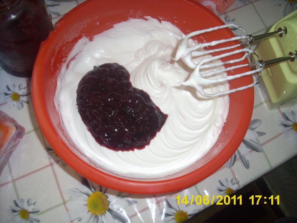 Tort cu crema de cacao