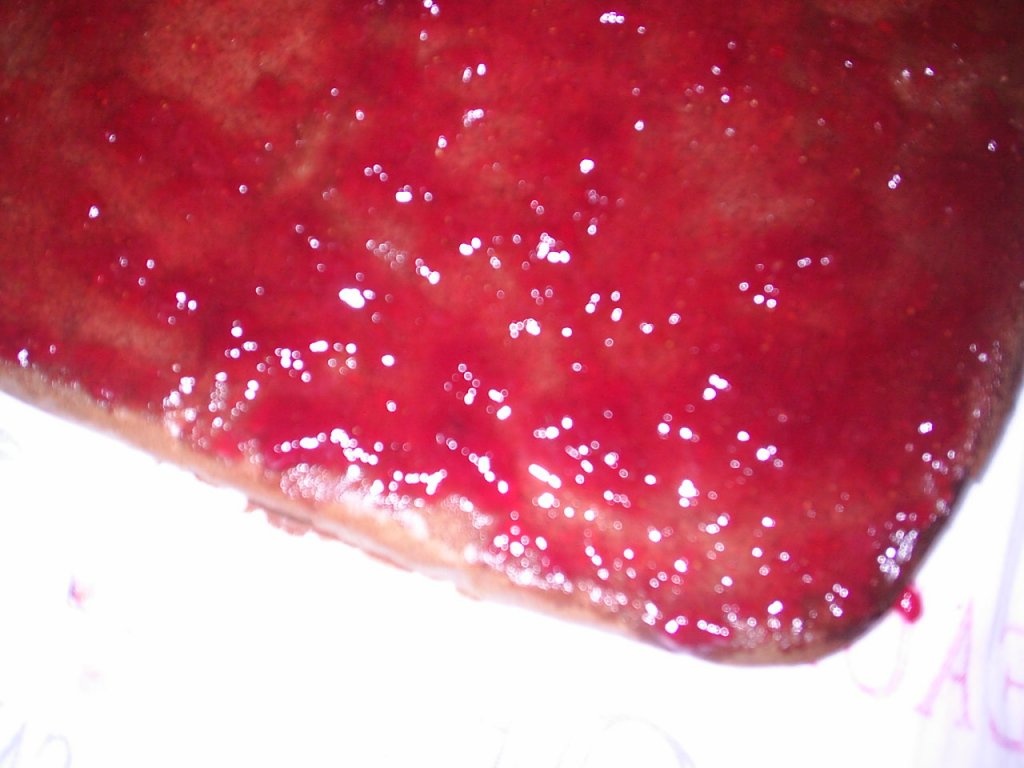 Rulada de ciocolata cu gem de capsuni si frisca