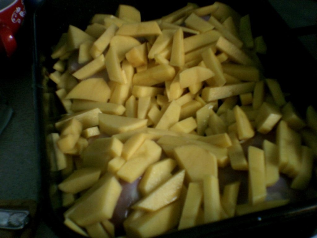 Pui cu cartofi la cuptor