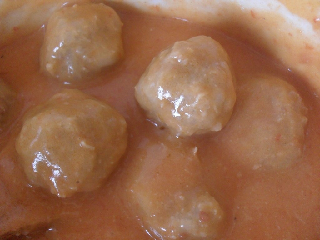 Perisoare cu sos de bulion si taitei