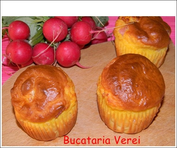 Soufle cu crenvusti si cascaval