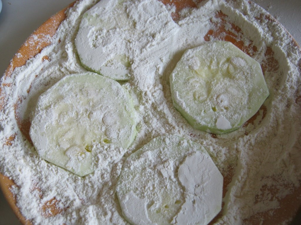 Dovlecei pane cu salată verde