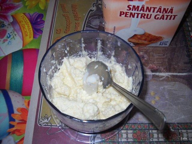 Specialitate cu pui,somon si cascaval