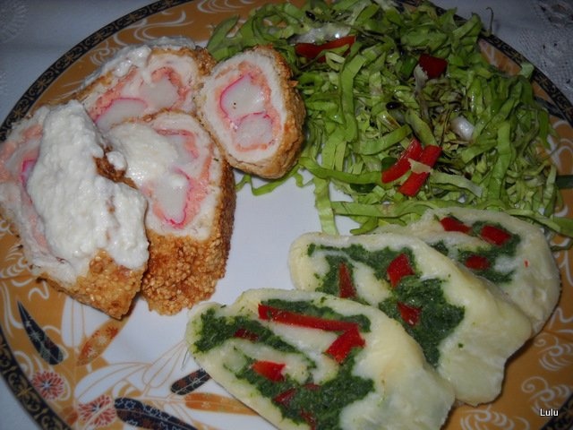 Specialitate cu pui,somon si cascaval