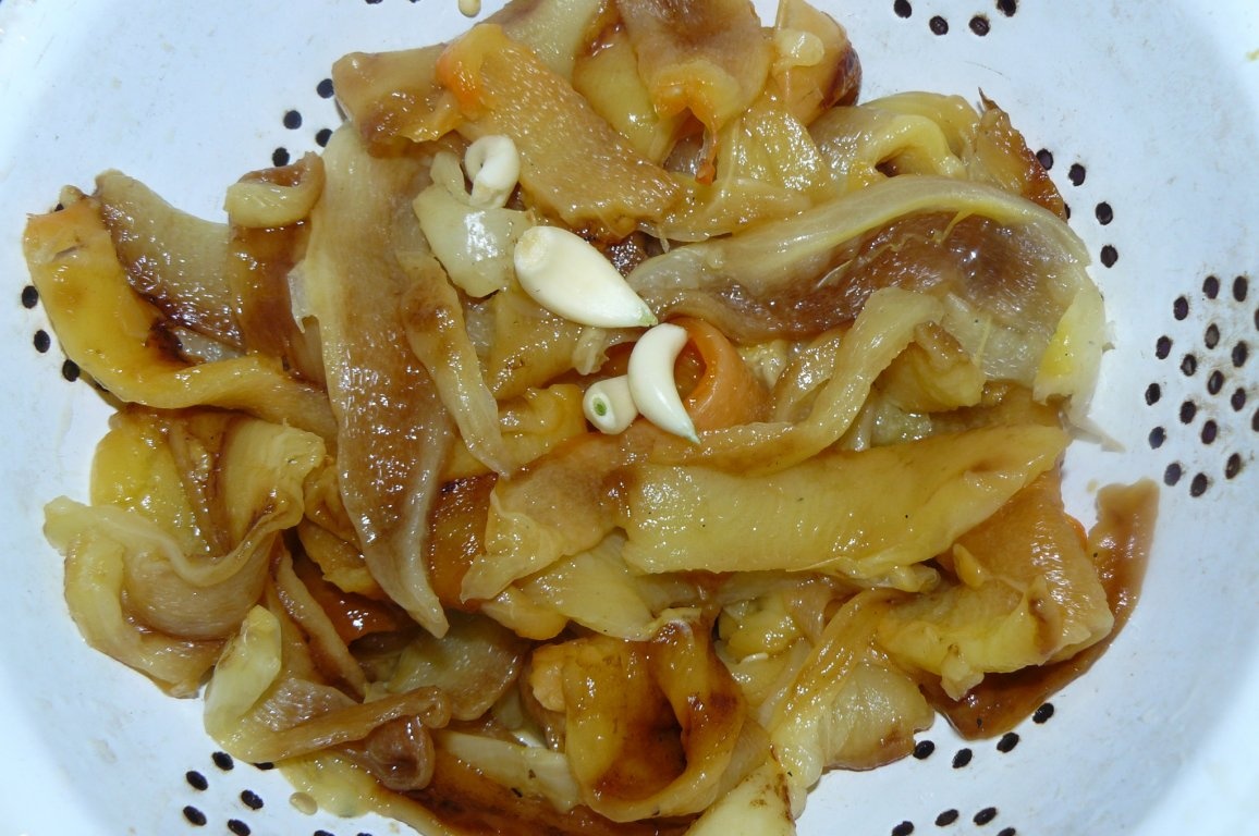 Salată de vinete, ardei copţi şi dovlecel